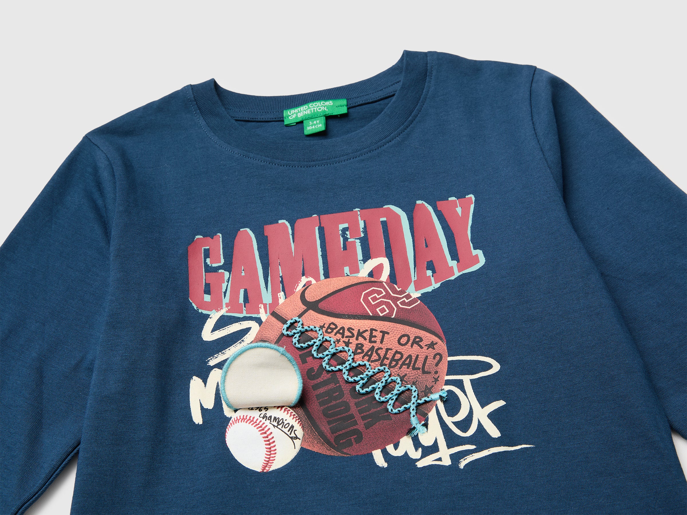 T-shirt com estampa e bordado - ucb_image_DS1