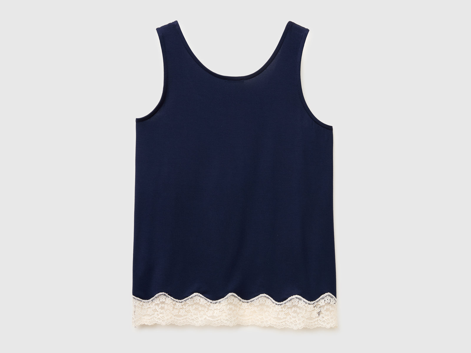 Flowing tank top with lace at the bottom - ucb_image_BS