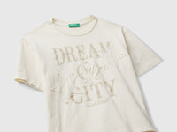 T-shirt com estampa e patch - ucb_image_DS1