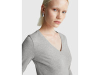 T-shirt cinzenta mélange com decote em V - ucb_image_FY