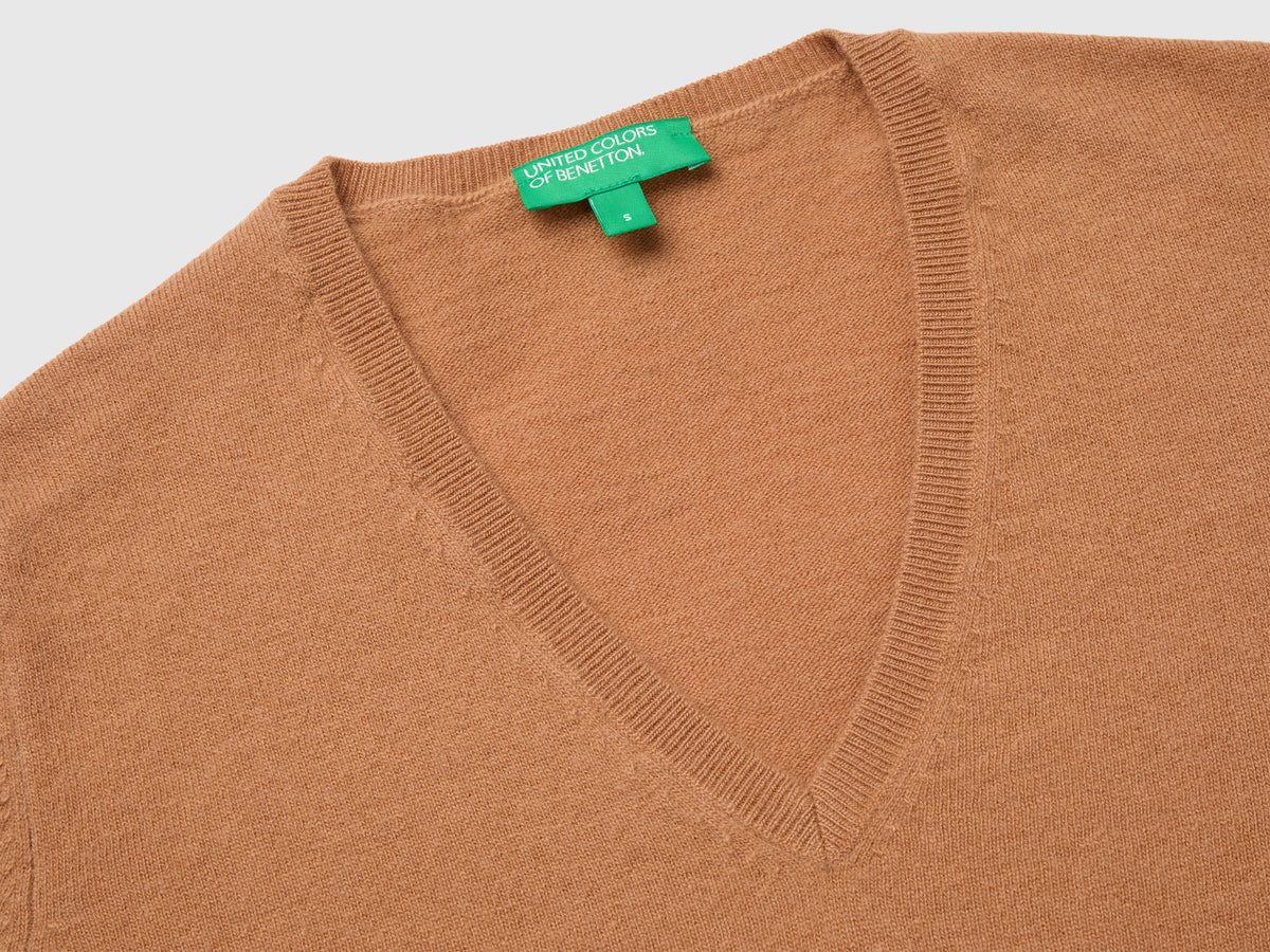 Camisola decote em V cor camel em pura lã Merino - ucb_image_DS1