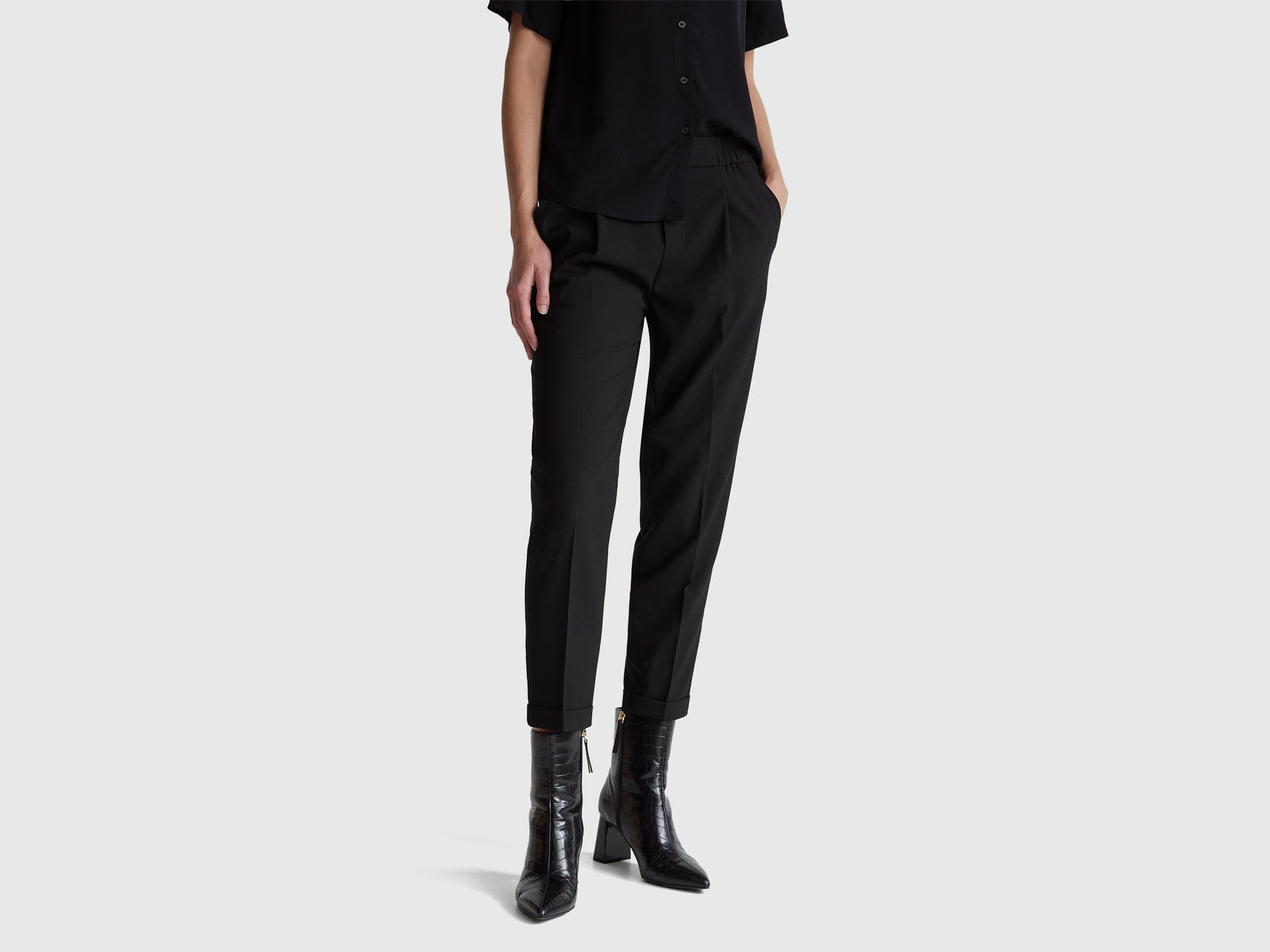 Trousers with cuff in stretch viscose blend