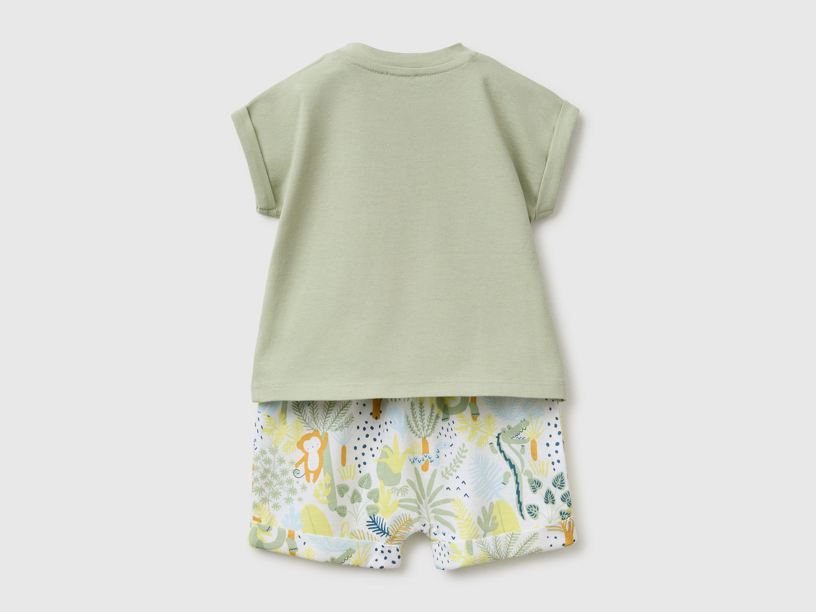 Conjunto t-shirt e shorts estampados - ucb_image_BS