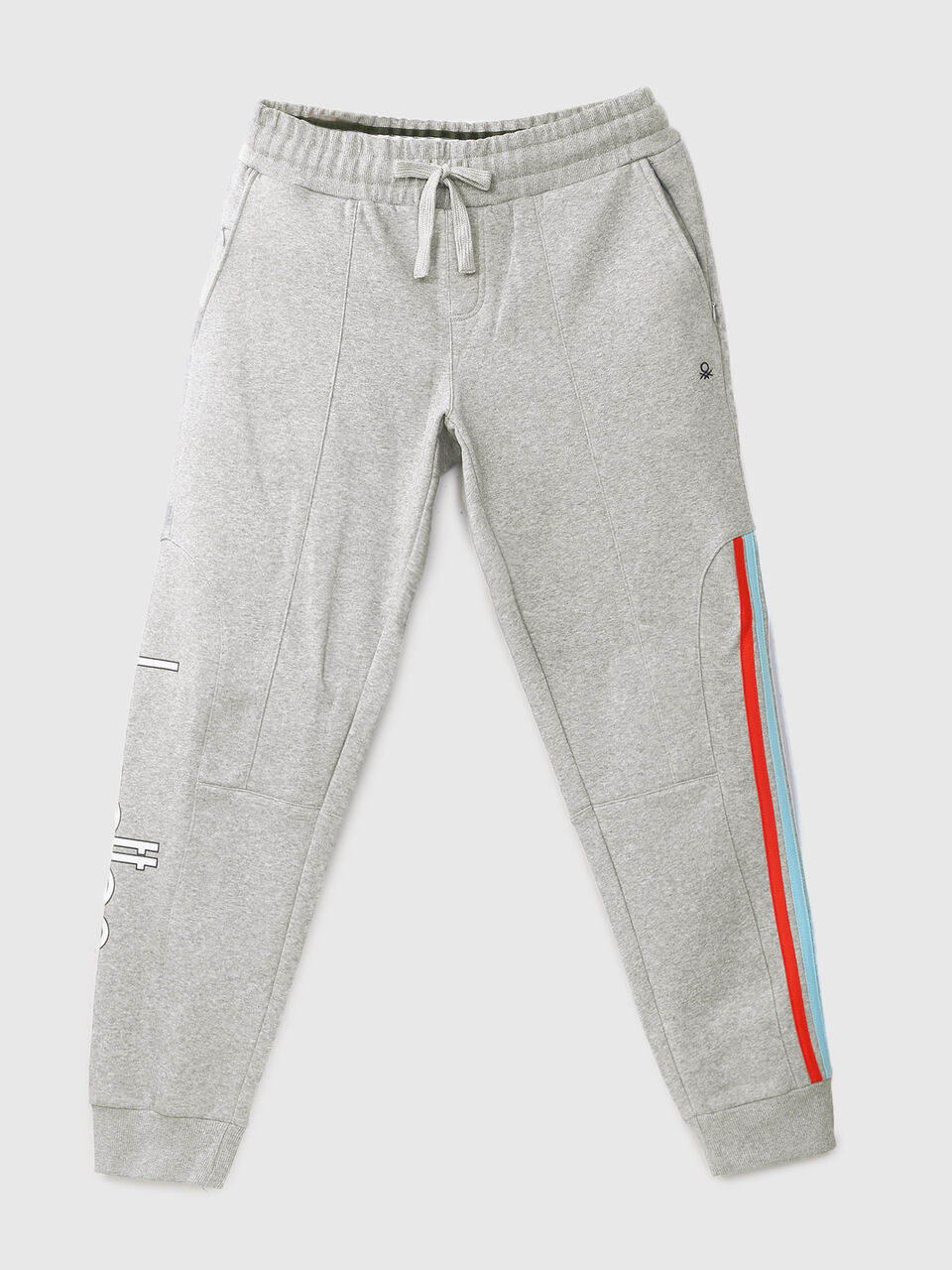 PANELED TRACKS WITH BOLD BRANDING image number null