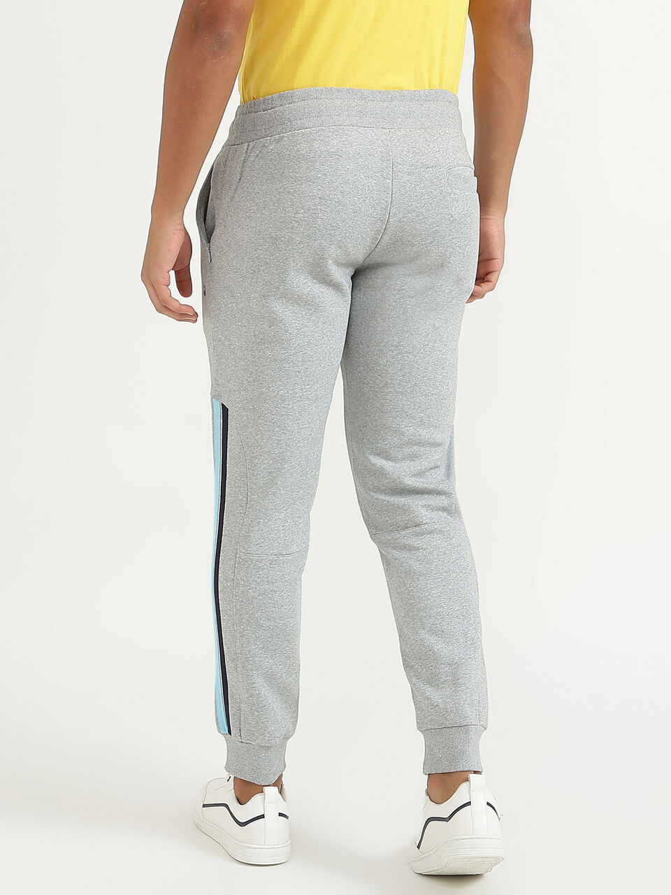 PANELED TRACKS WITH BOLD BRANDING image number null