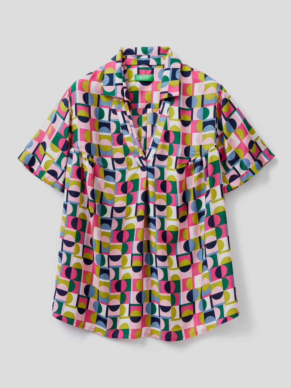 Short sleeve shirt with V-neck image number 1
