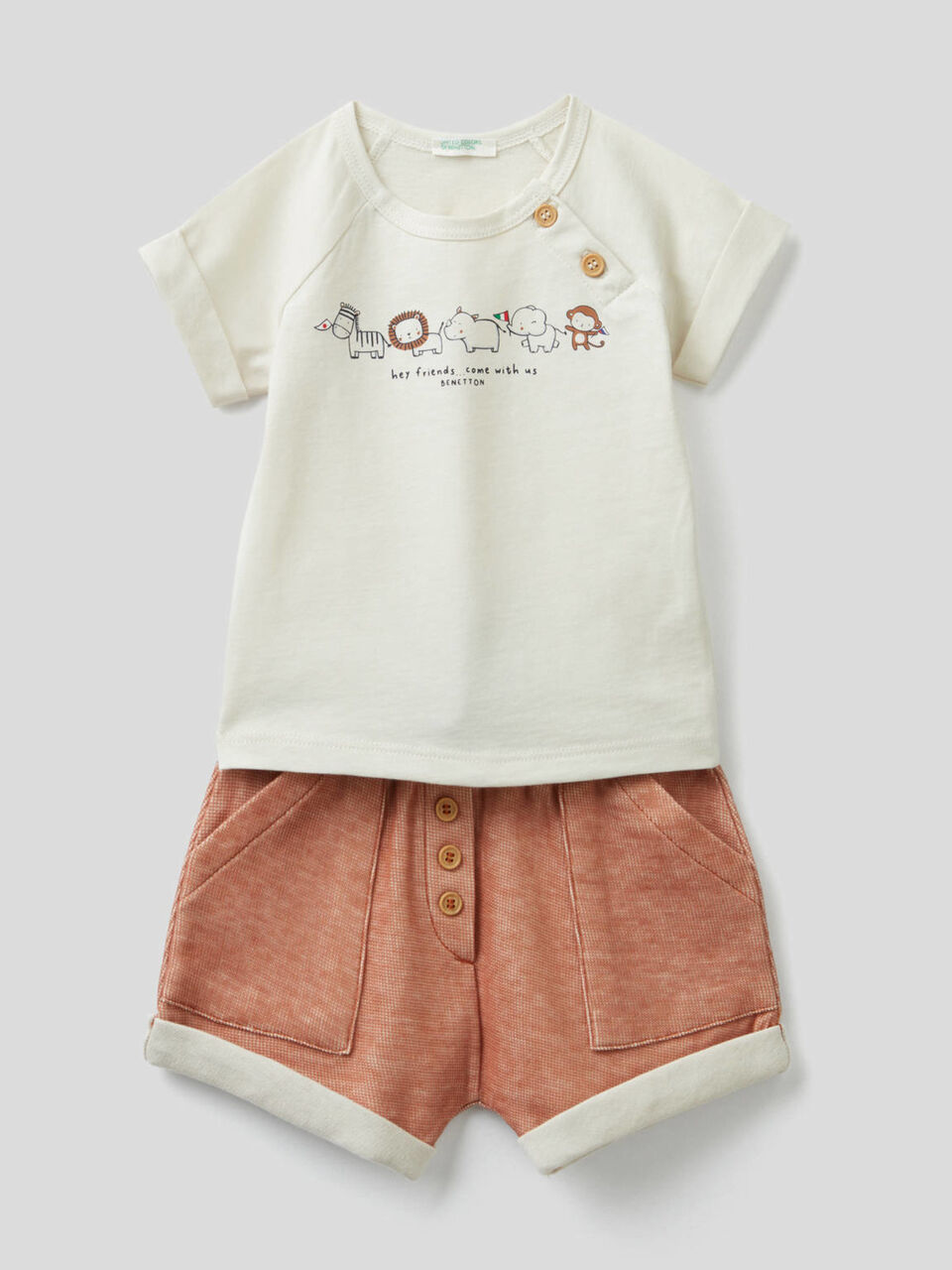 T-shirt and shorts set image number 1
