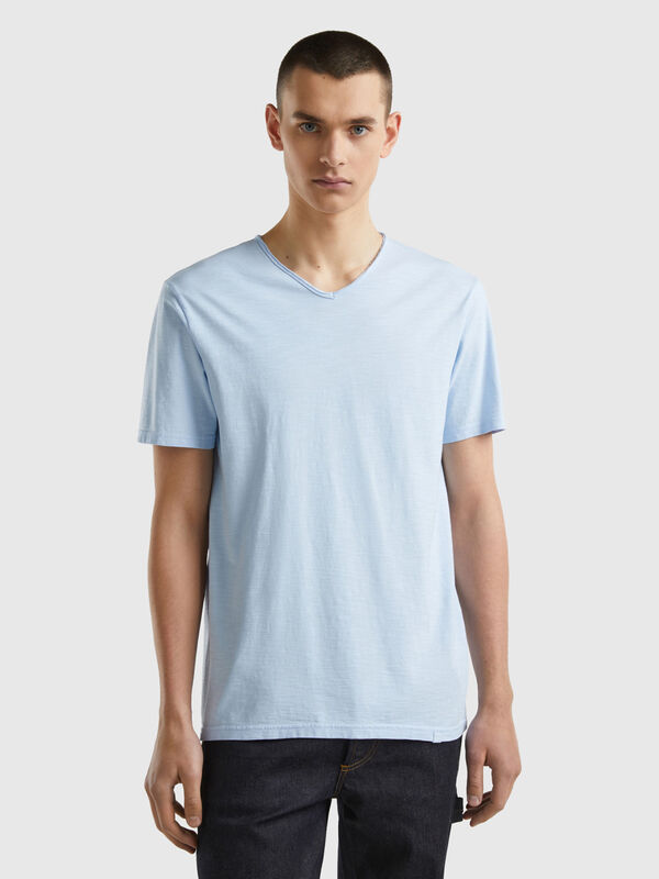 V-neck t-shirt in 100% cotton Men
