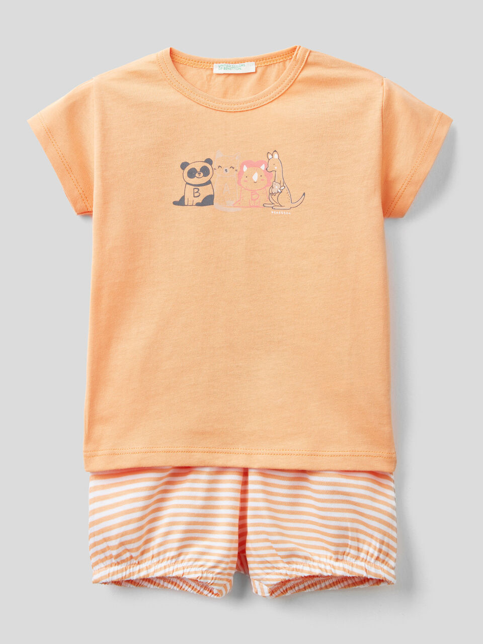 T-shirt and shorts in organic cotton image number 1