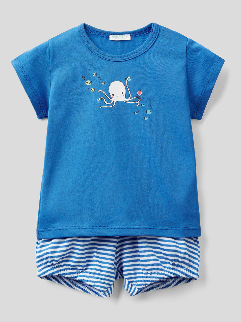 T-shirt and shorts in organic cotton image number 1
