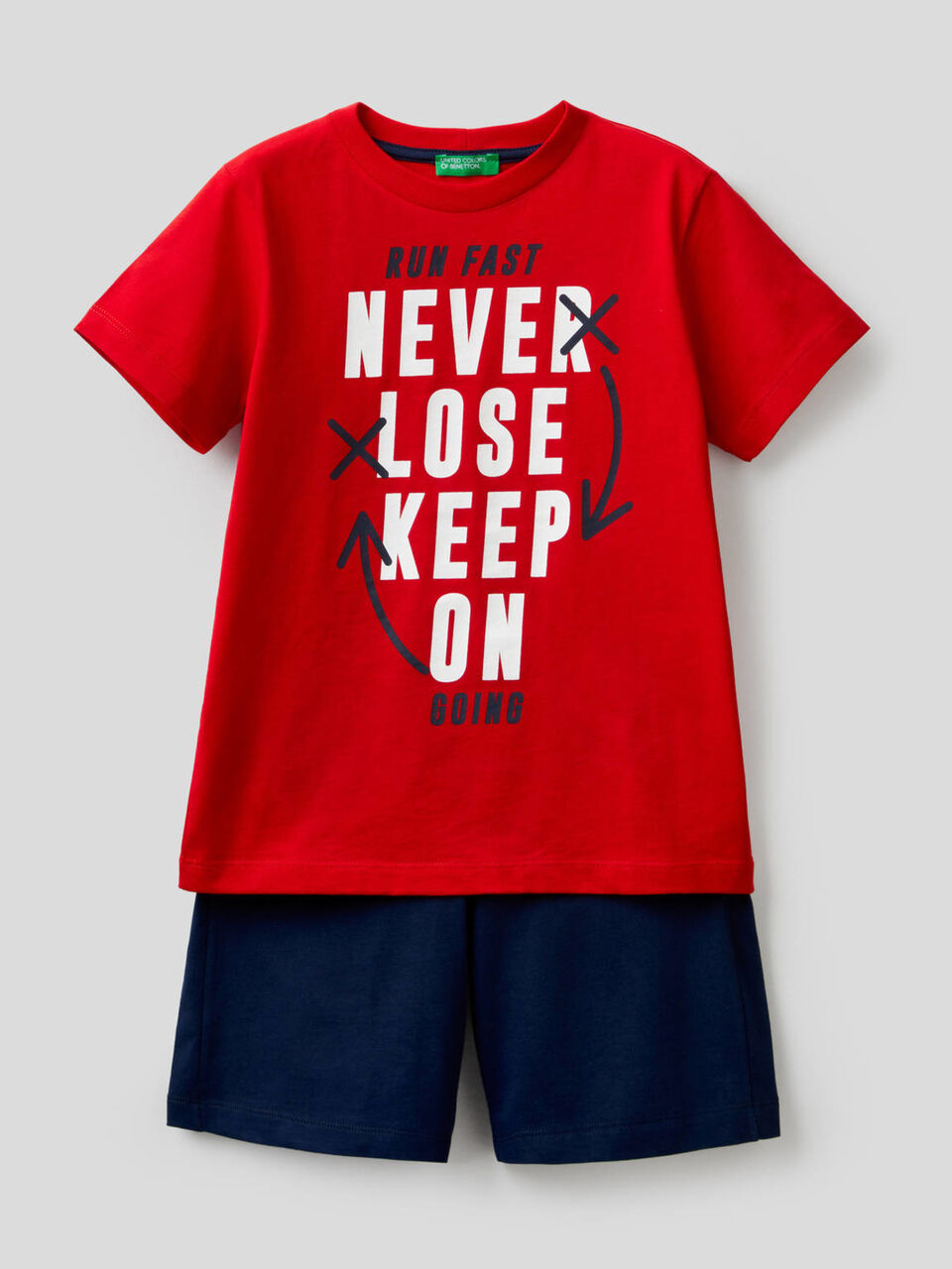 T-shirt and bermudas set image number 1