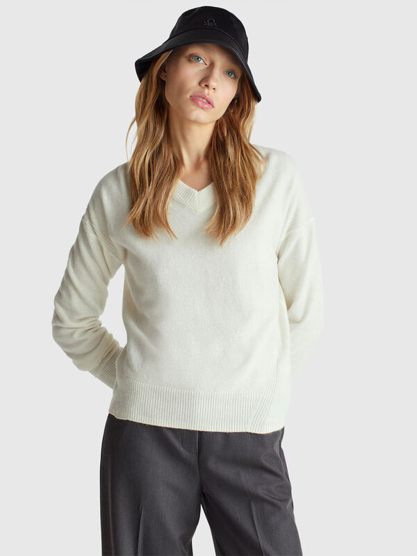 V-neck sweater Women