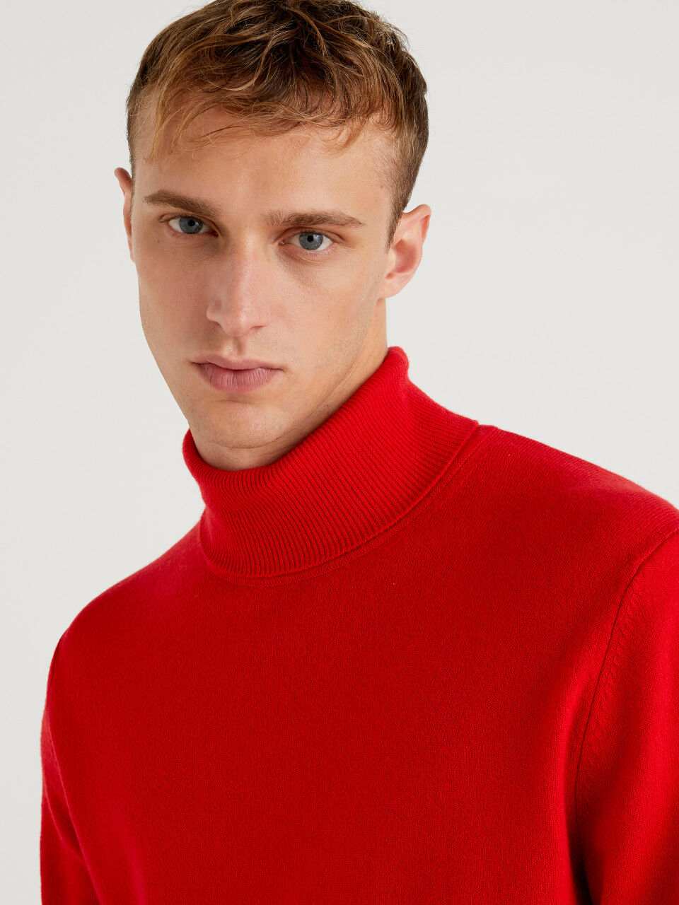 Red turtleneck in pure Merino wool customizable