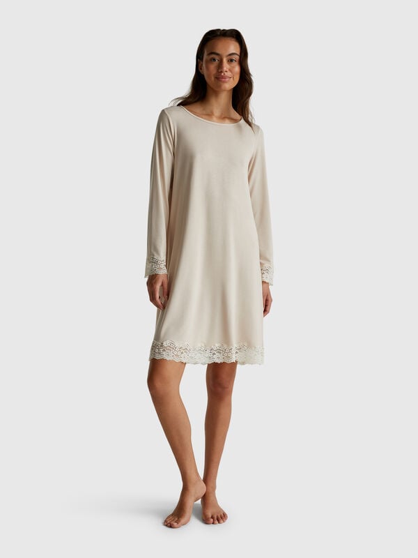 Flowy nightshirt with lace Women