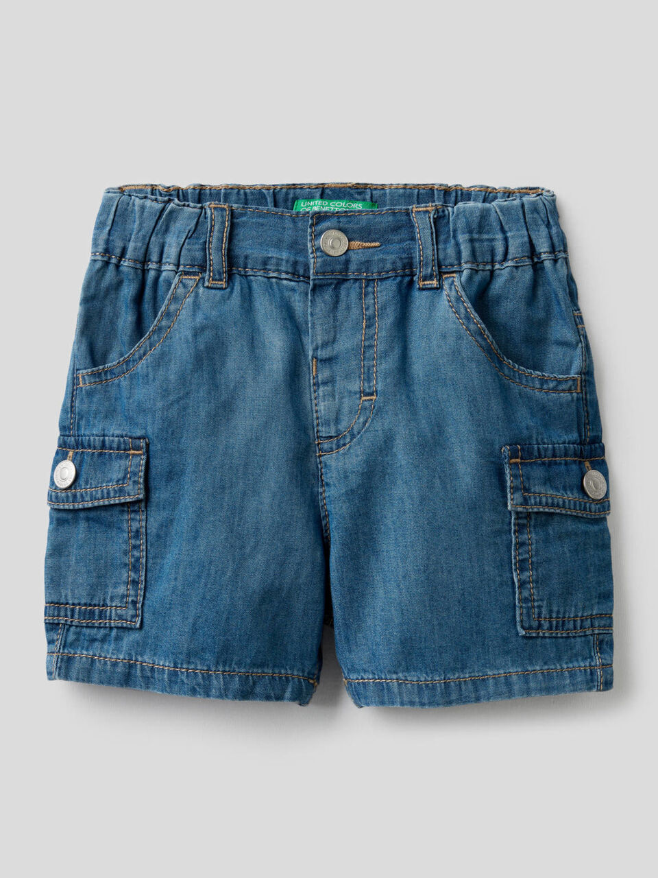 Lightweight denim cargo bermudas image number 1