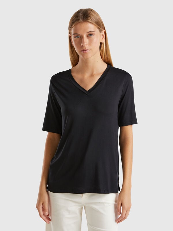 V-neck t-shirt in stretch viscose Women