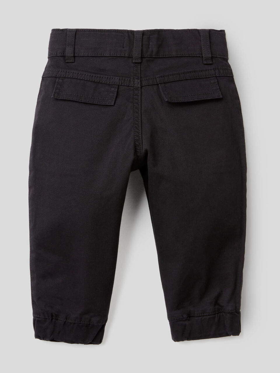 Trousers with maxi pockets image number 2