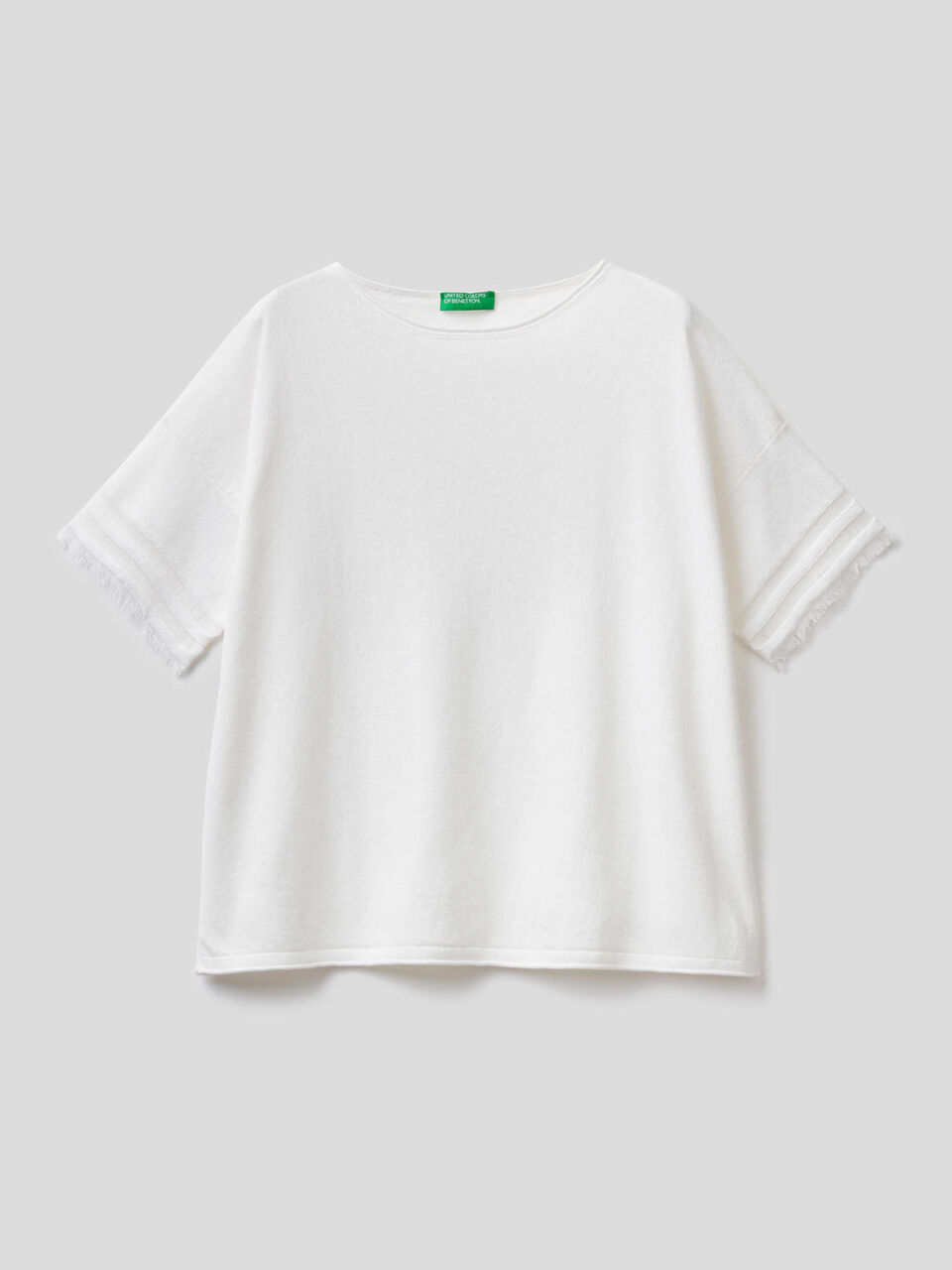 Sweater with frayed sleeves image number 1