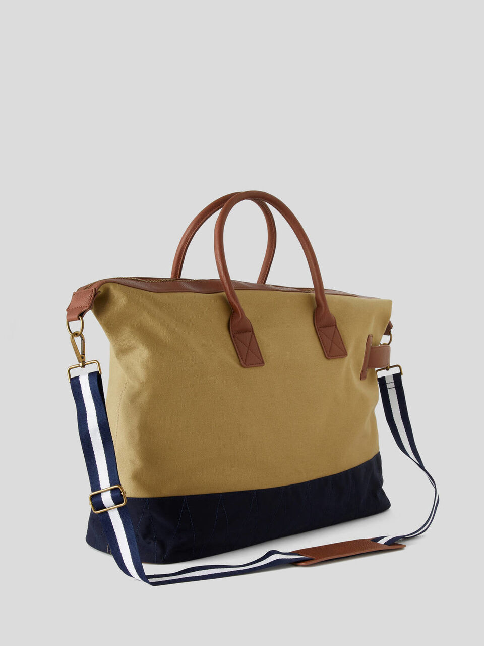 Fabric travel bag image number 2