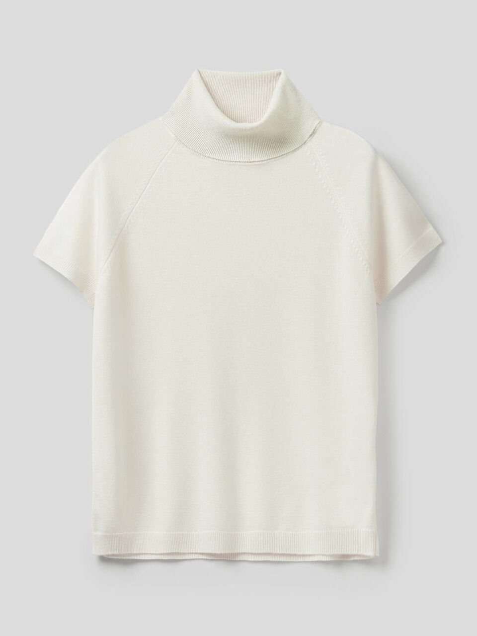 Short sleeve turtleneck in cashmere and wool blend image number 1