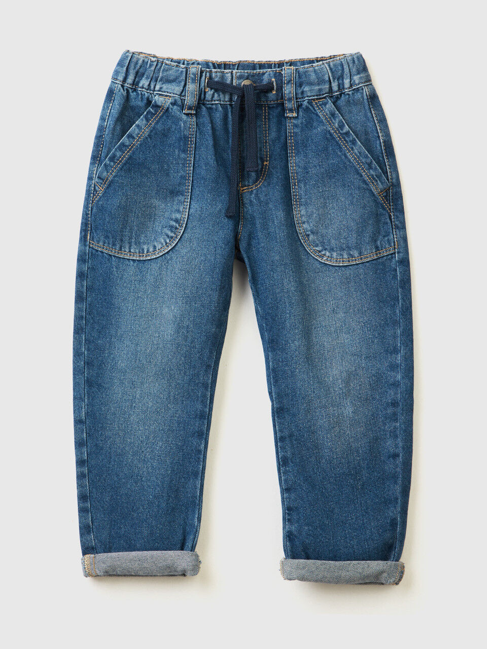 Jeans with maxi pockets in 100% cotton