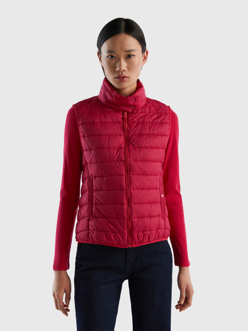 Sleeveless puffer jacket with recycled wadding