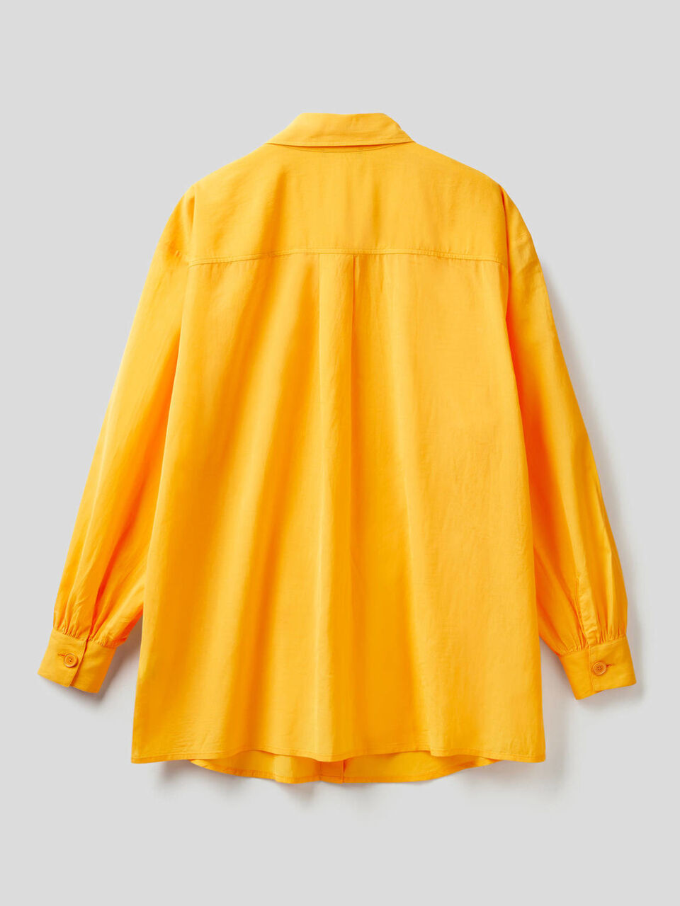 Shirt with puff sleeves image number 2