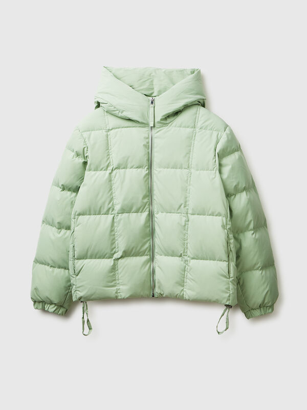 Short down jacket padded with recycled feathers Women