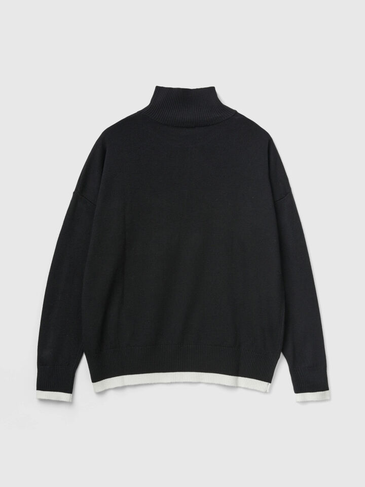 Turtleneck with pocket image number 2