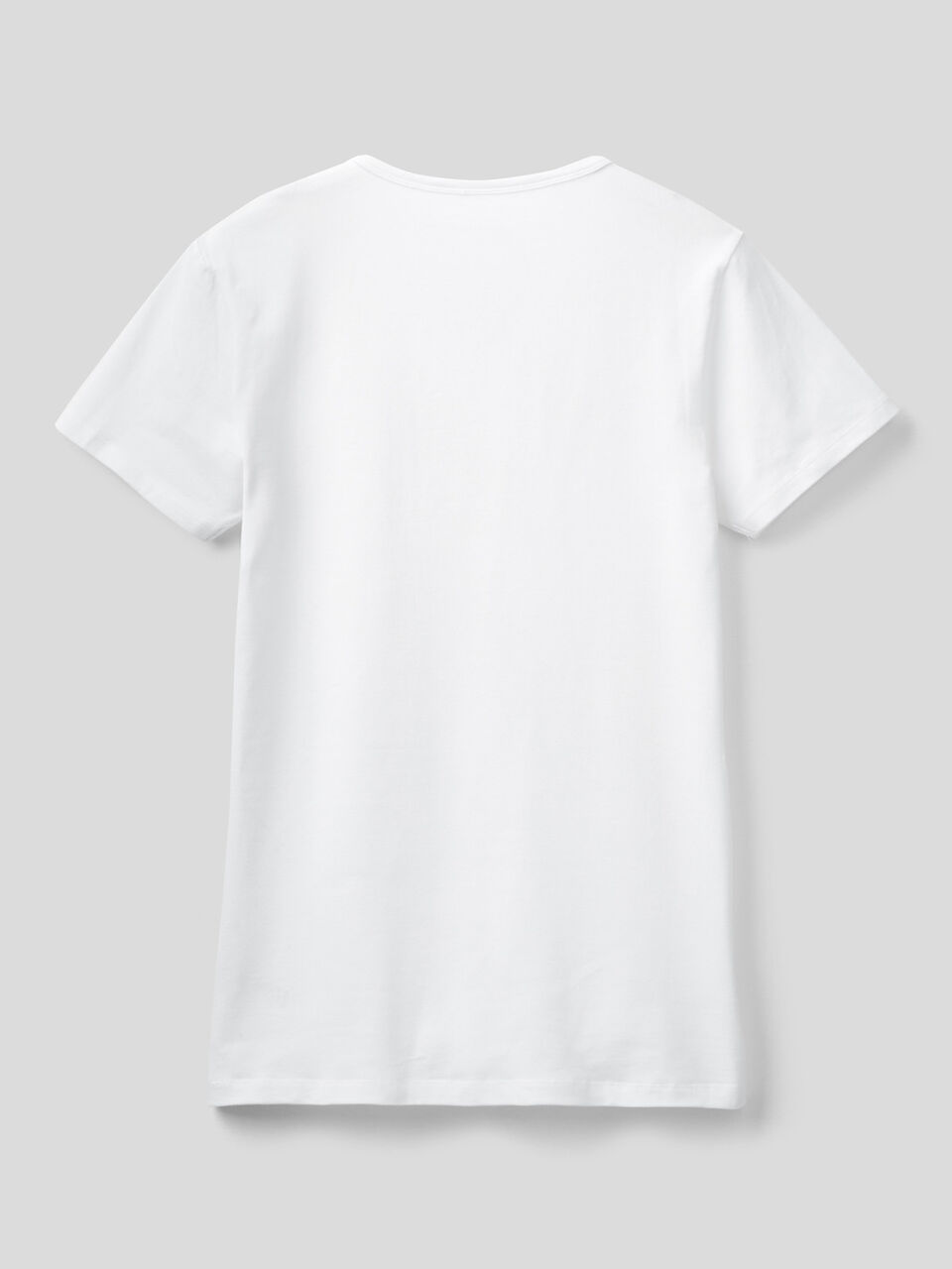 Basic t-shirt with V-neck image number 2