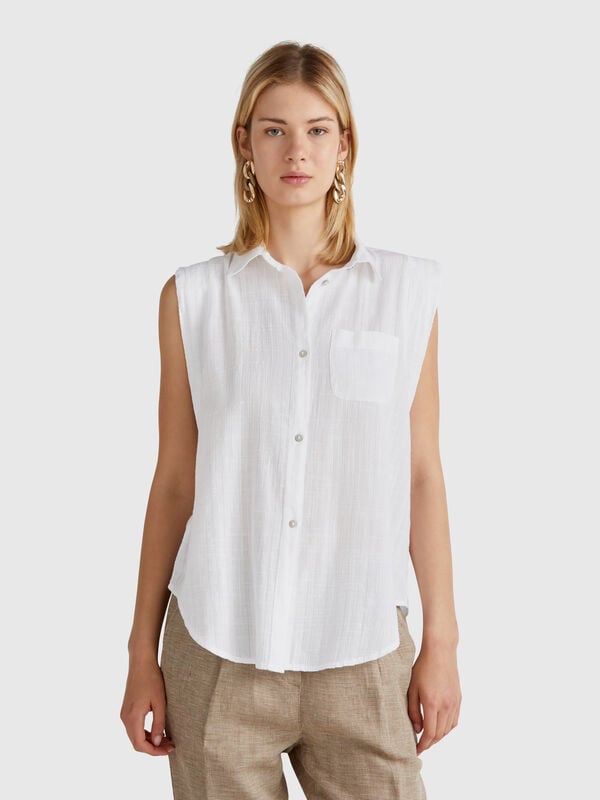 Sleeveless shirt with knot Women