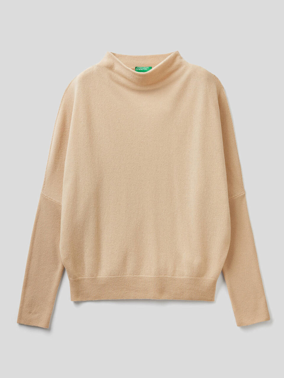 Turtleneck with ribbed sleeves image number 1