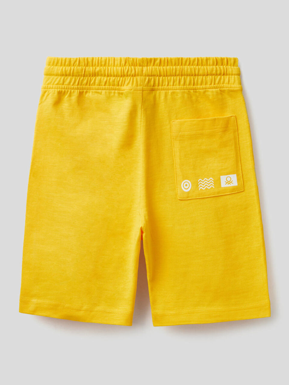 Bermudas with kangaroo pocket image number 2