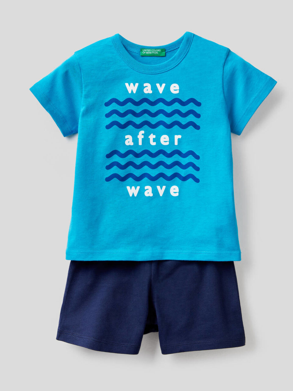 T-shirt and shorts set image number 1