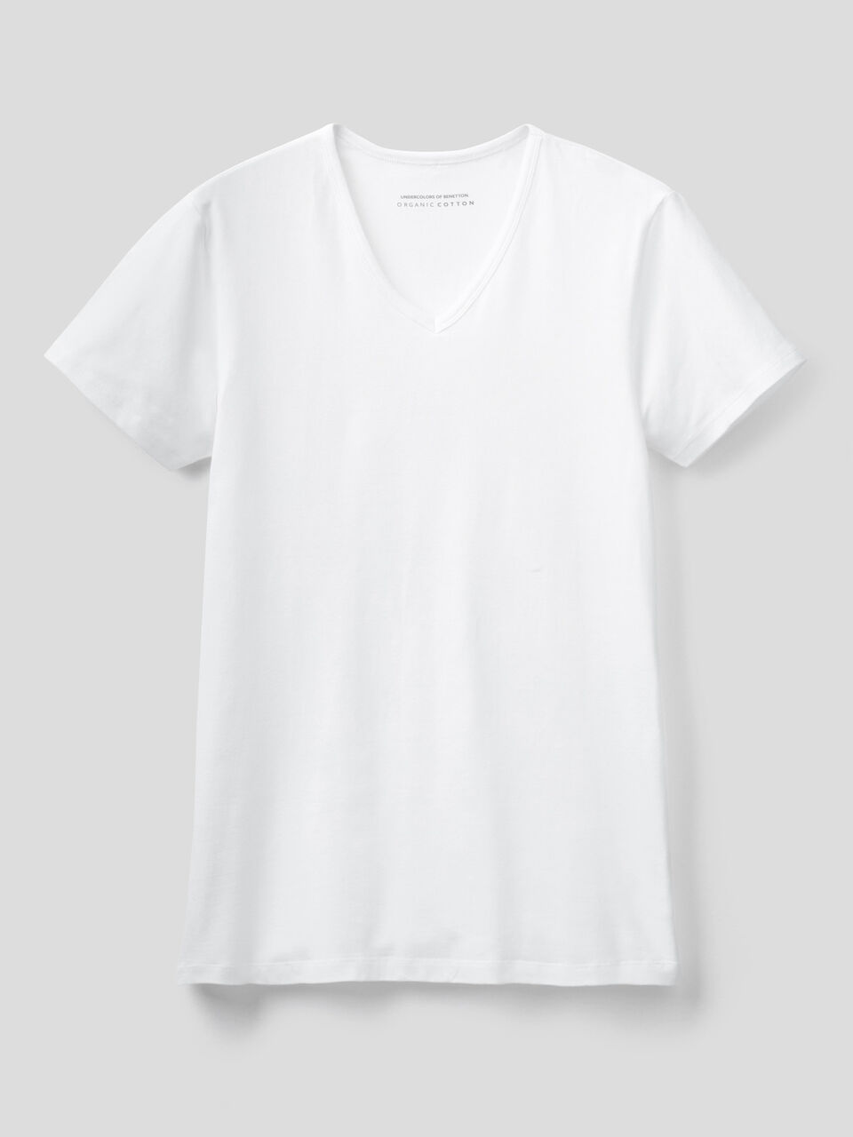 Basic t-shirt with V-neck image number 1