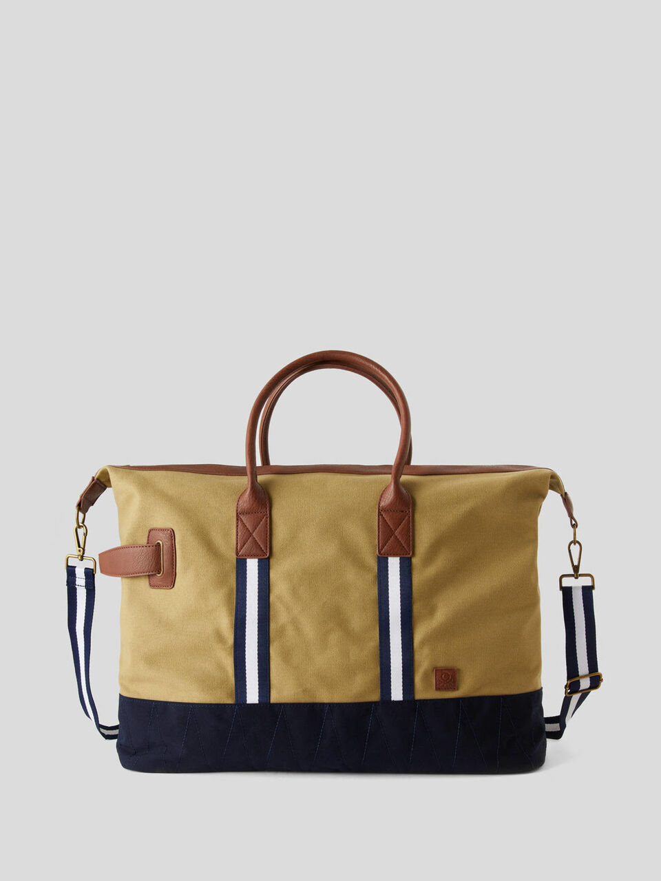 Fabric travel bag image number 1
