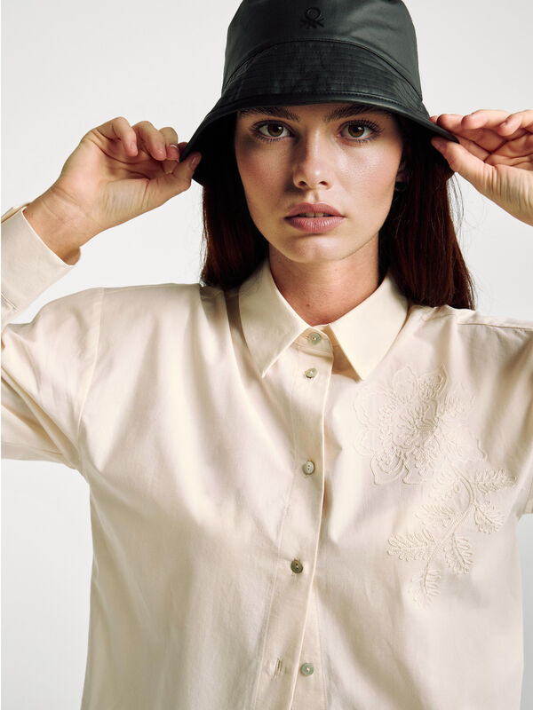 Shirt with floral embroidery Women