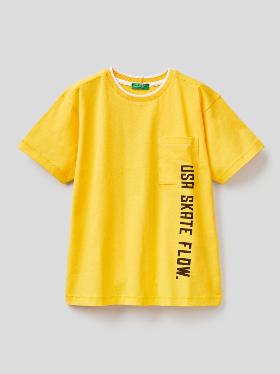 T-shirt with pocket image number 1