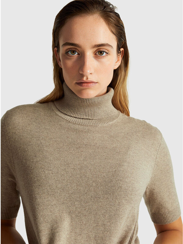Beige short sleeve turtleneck in cashmere blend Beige short sleeve turtleneck in cashmere blend Women
