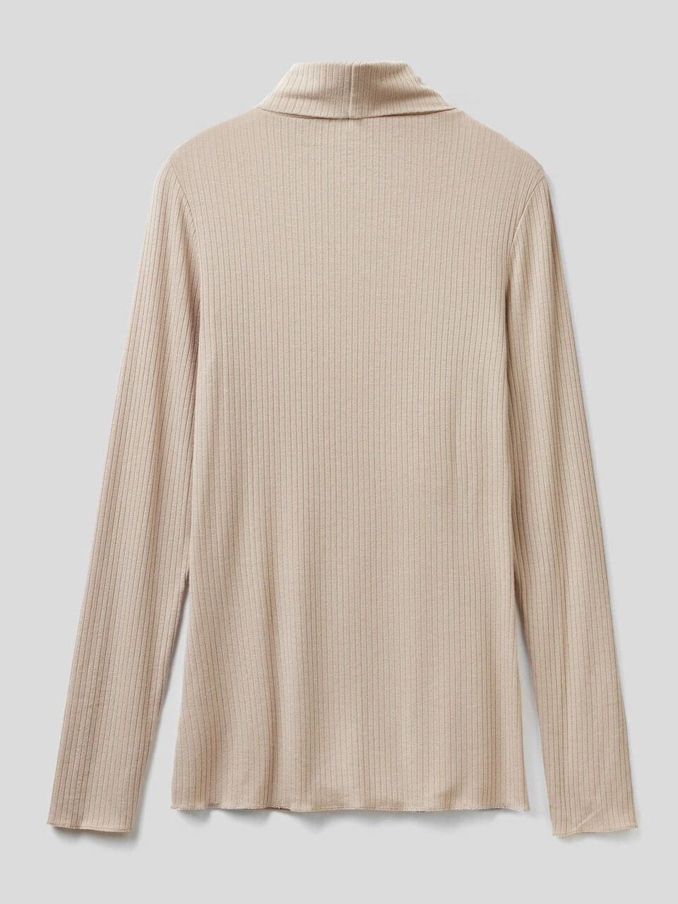 Turtle neck t-shirt in cashmere blend image number 2