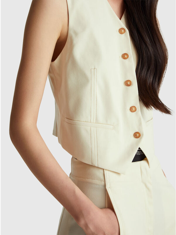 Vest in wool and viscose blend Vest in wool and viscose blend Women