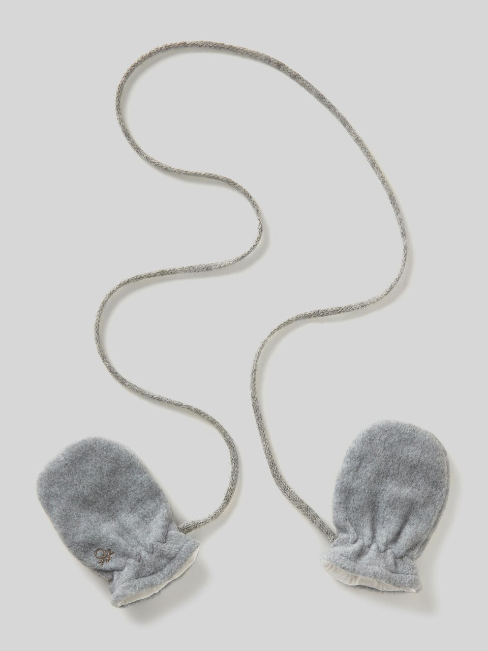 Fleece mittens image number 1