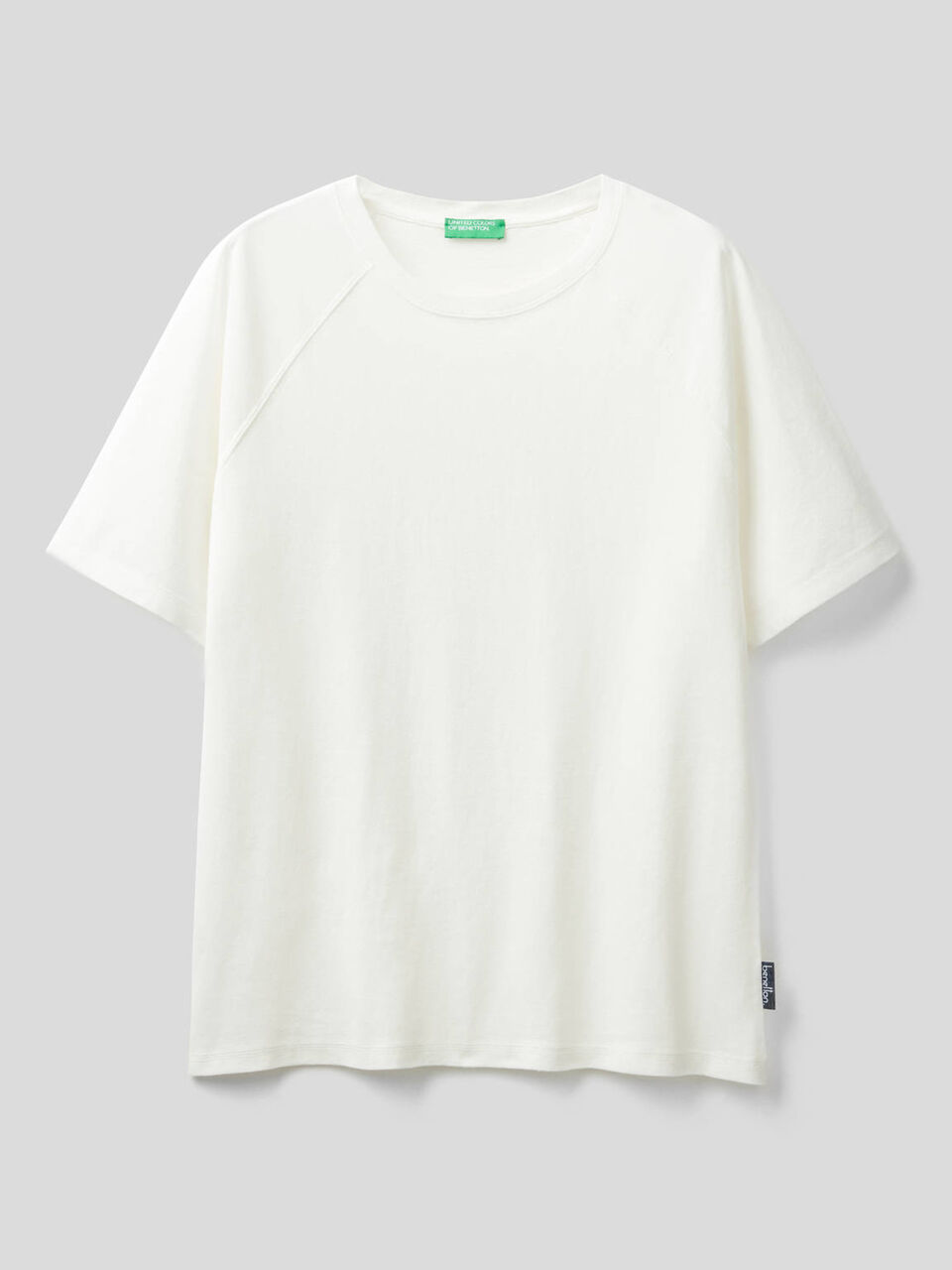 T-shirt with short raglan sleeves image number 1