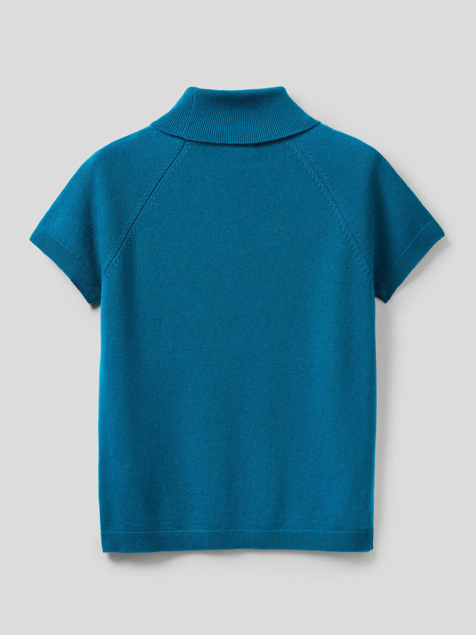Short sleeve turtleneck in cashmere and wool blend image number 2