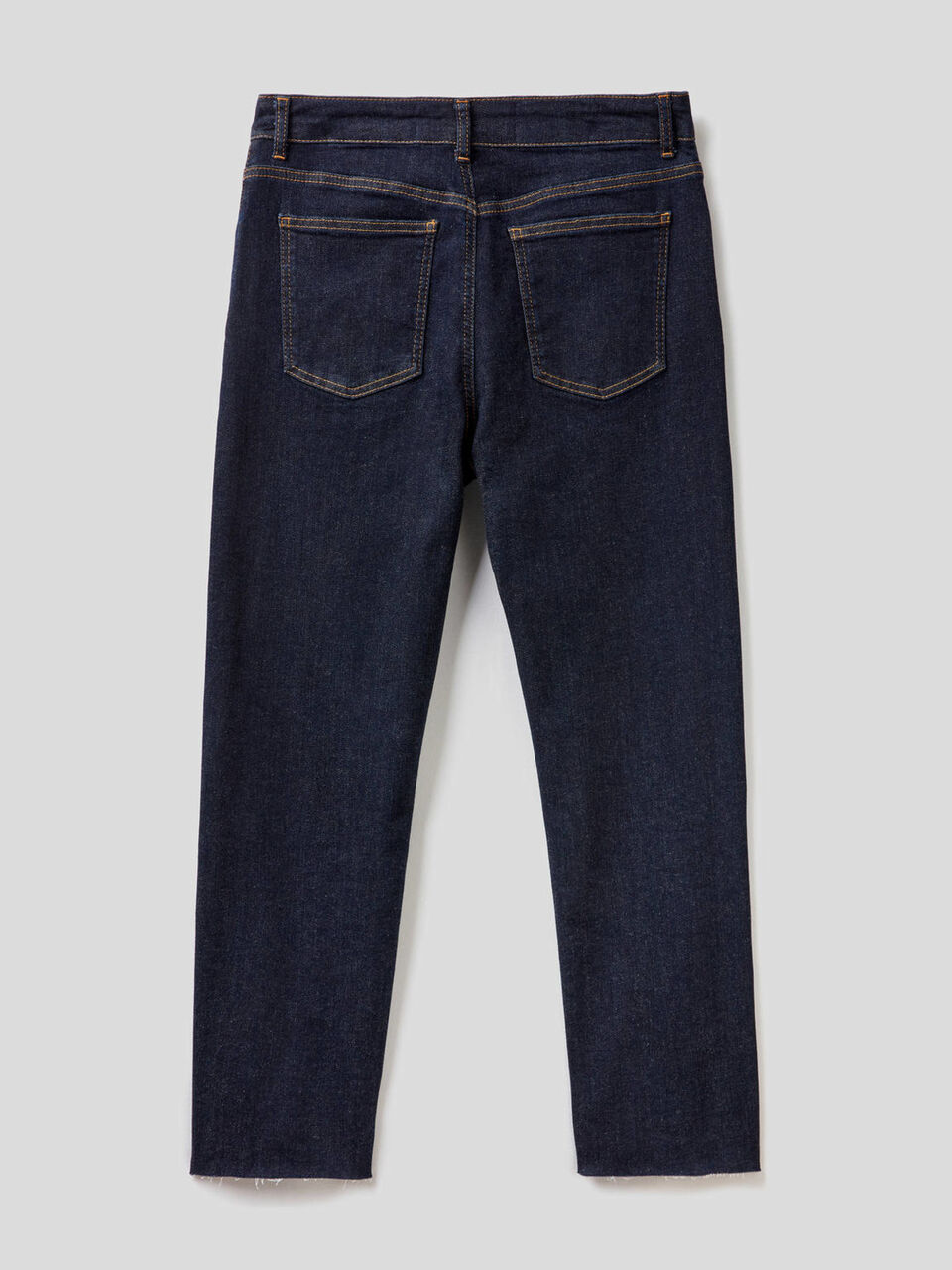 Five-pocket mom fit jeans image number 2