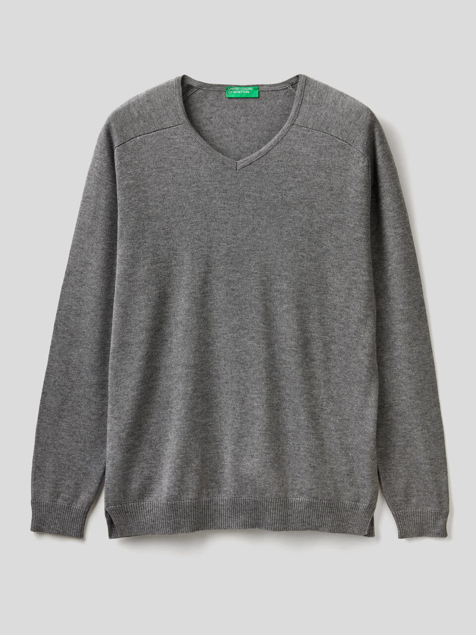 Solid color sweater with V-neck image number 1
