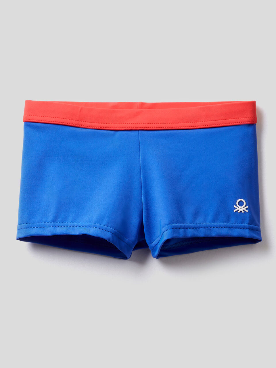 Two-tone swim trunks in ECONYL® image number 1