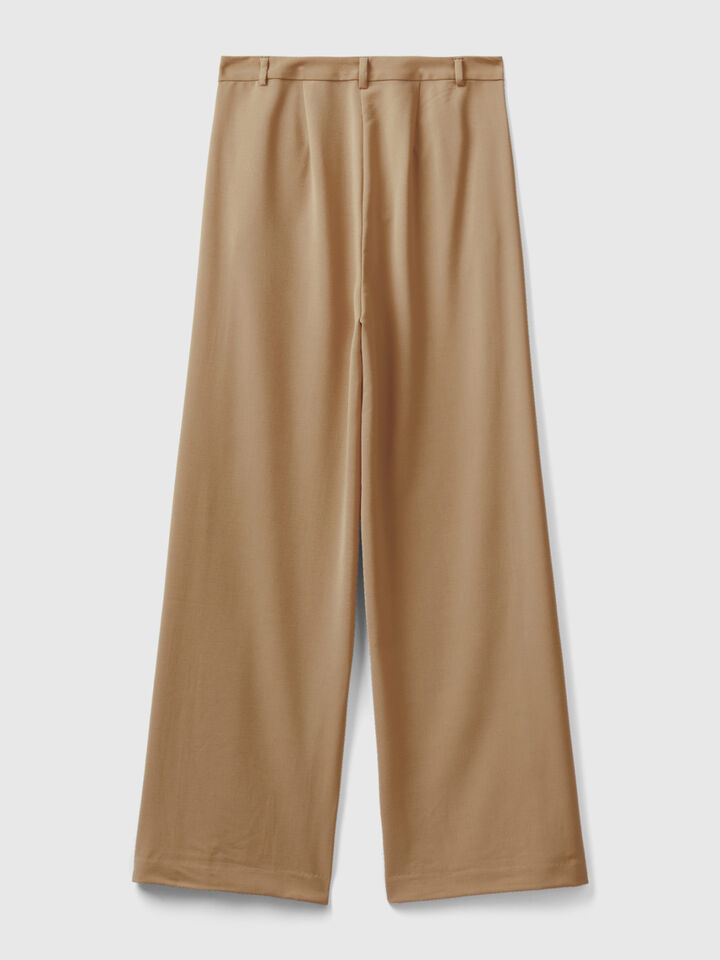 Flowy trousers with tapered leg image number 2