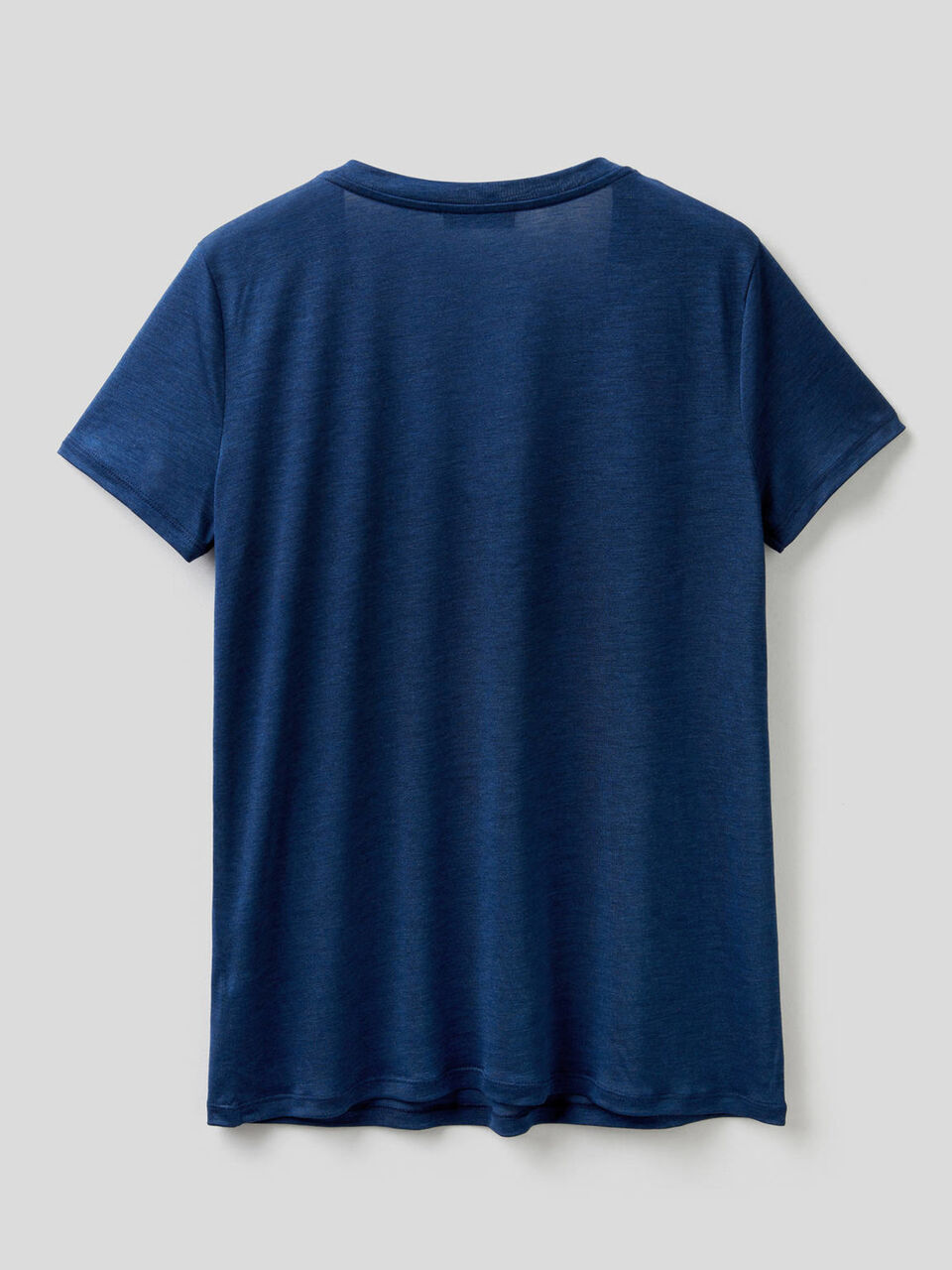 T-shirt with V-neck image number 2