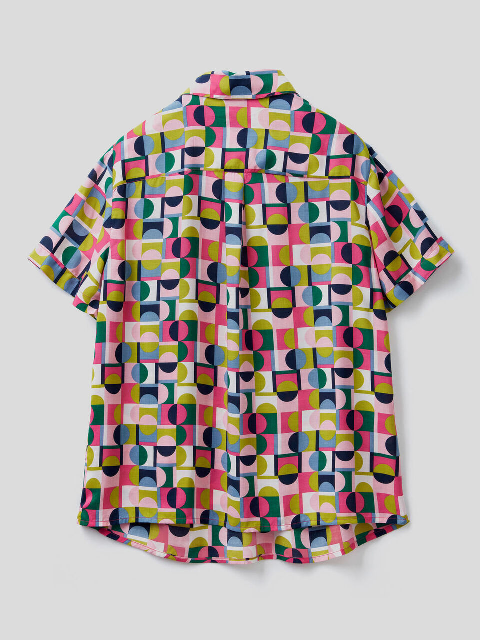 Short sleeve shirt with V-neck image number 2